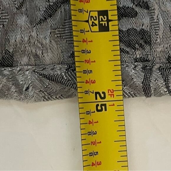 Chico’s Gray & Silver Floral Print Textured CottageCore Jacket NWOT Size 12 - Picture 10 of 11